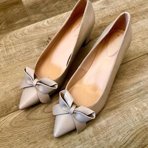Bandolino Elegant Beige  rose Bow  shoes